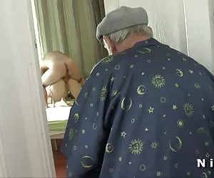 Stroynyashku在高尔夫球场